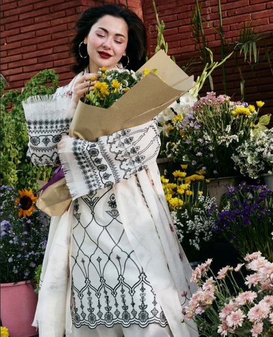 Coco Lawn Edit 02-Iris-2B