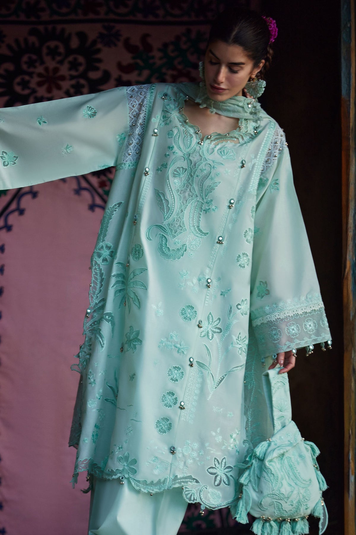 Zaha Lawn-D9 A FĚN YÙN