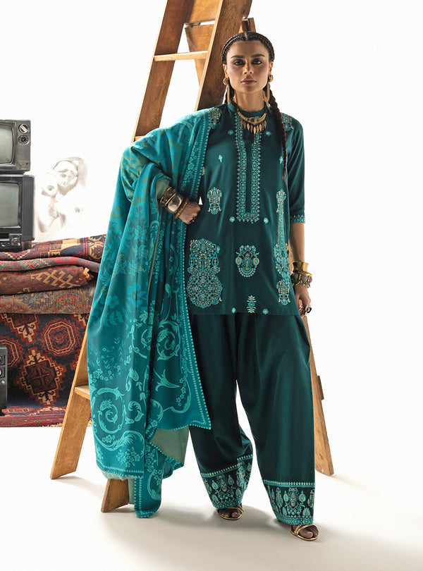 Zainab Chottani Winter-Kyana-D6