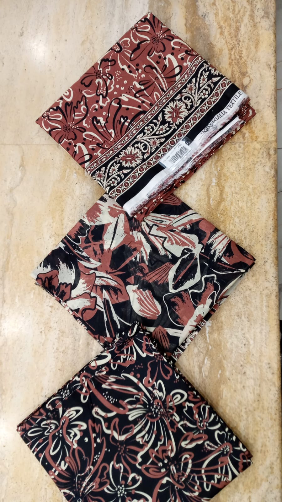 Regalia Prints Lawn-D04