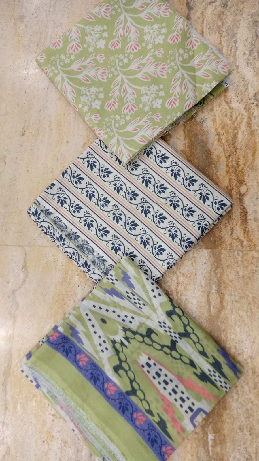 Regalia Prints Lawn-D09