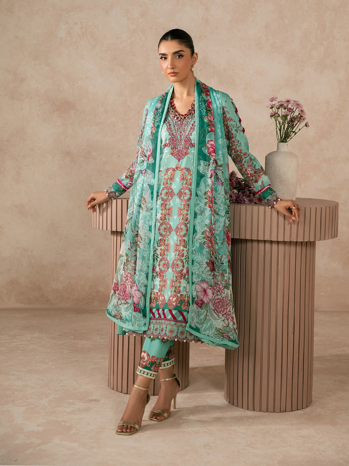 Gulaal Syra Lawn-D04 Vaila
