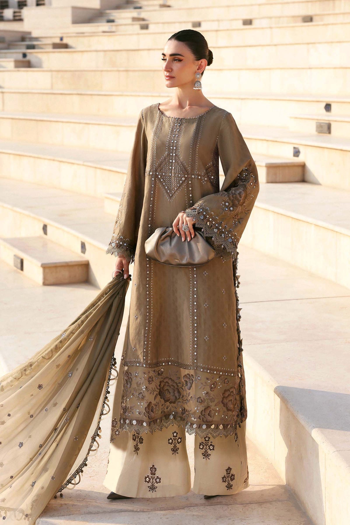 Maria.B Luxury Lawn-D02A