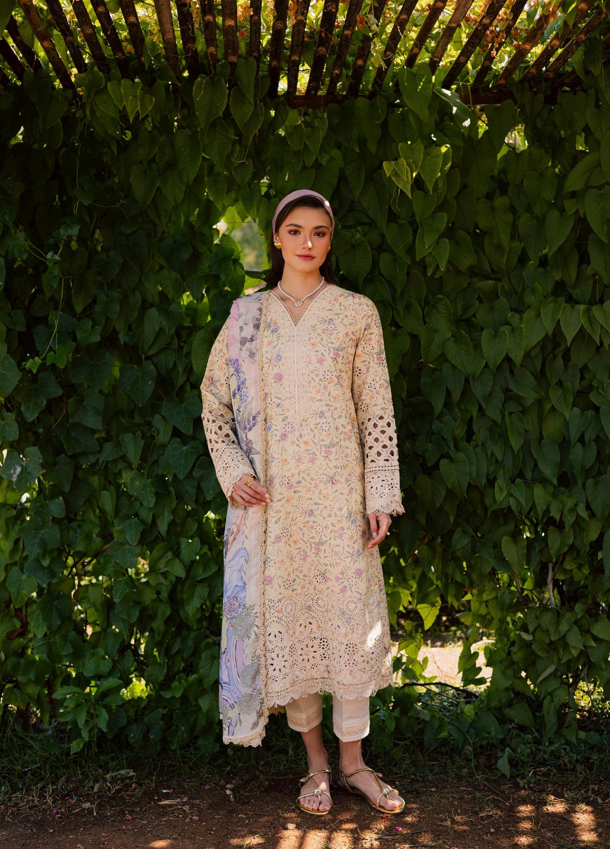 Aabyaan Shezlin Chikankari-MEHERZAAD