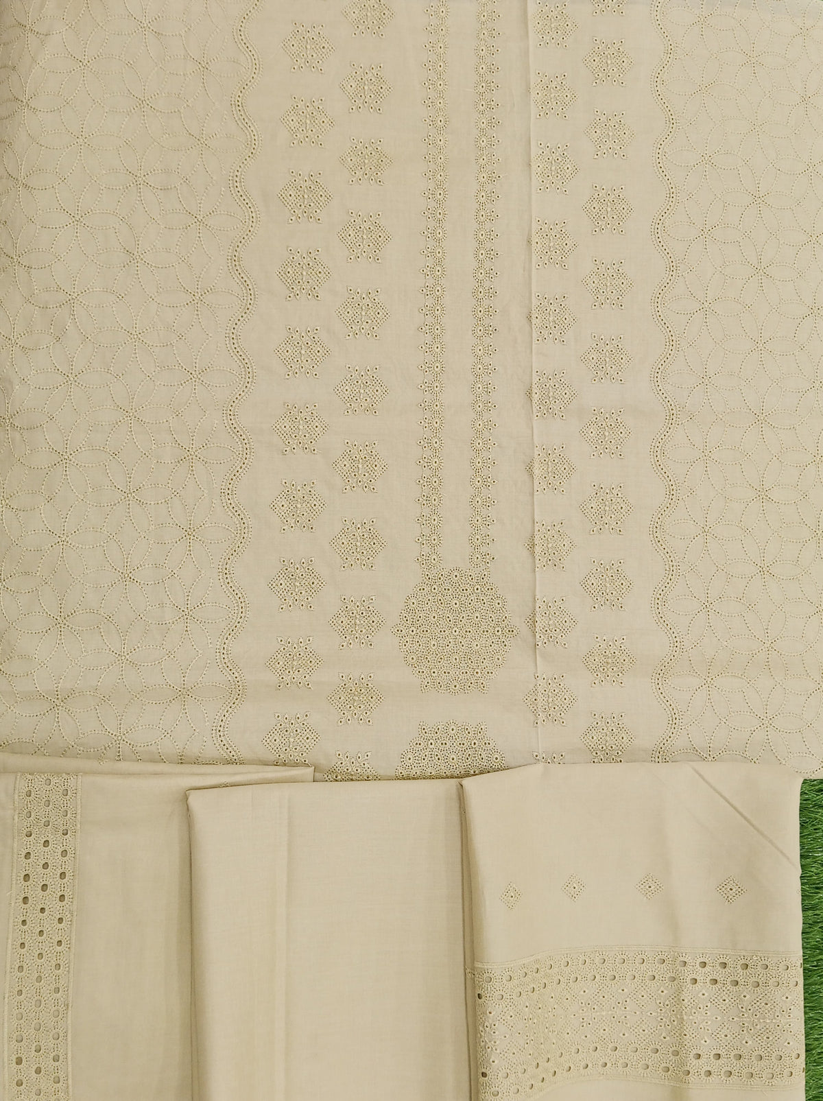 Zam Zam Emb Chikankari Lawn D04