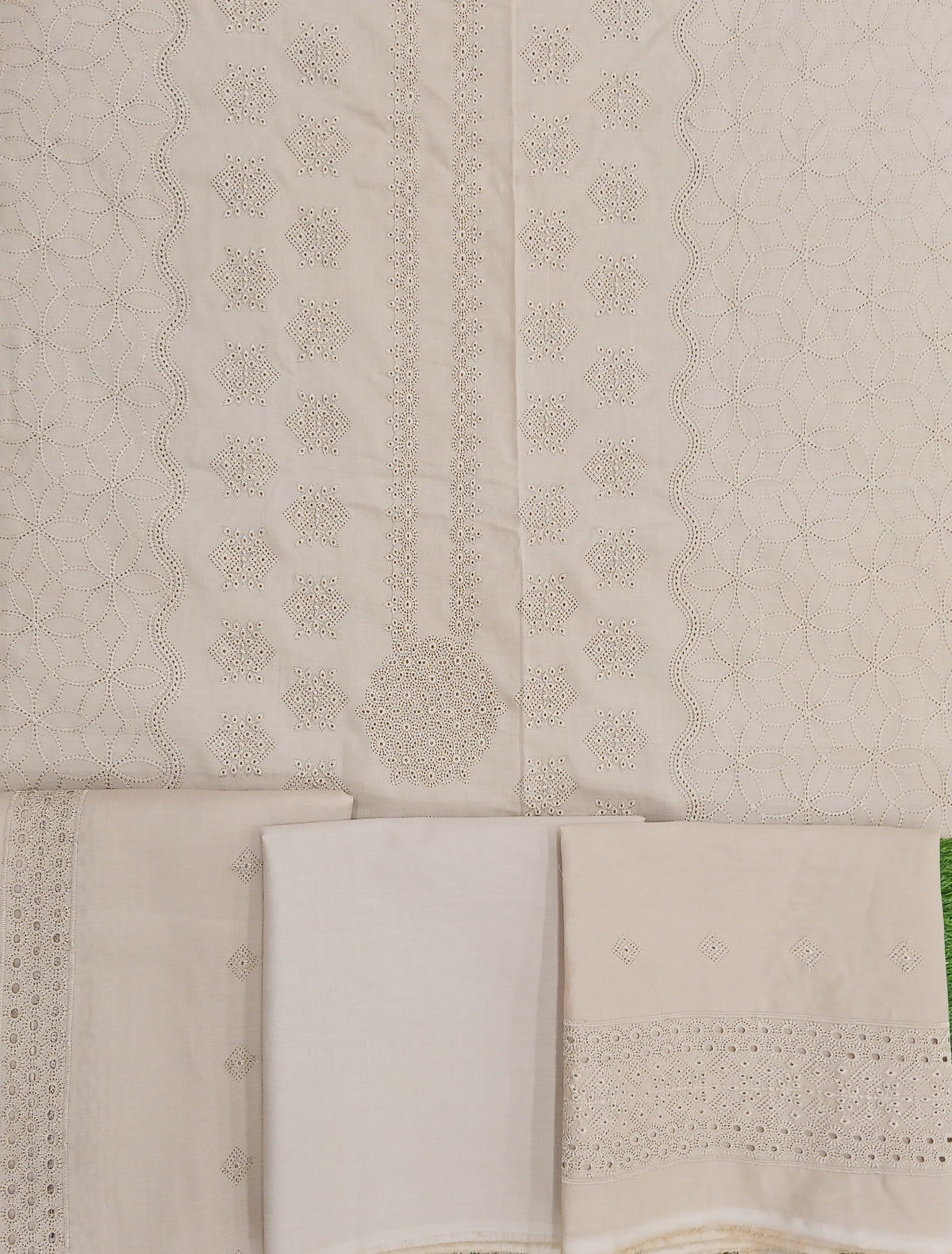 Zam Zam Emb Chikankari Lawn D05