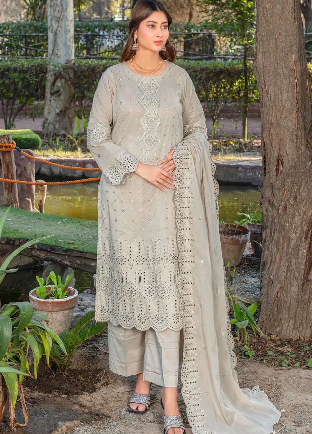 Feroza Fizza Luxury Lawn 03