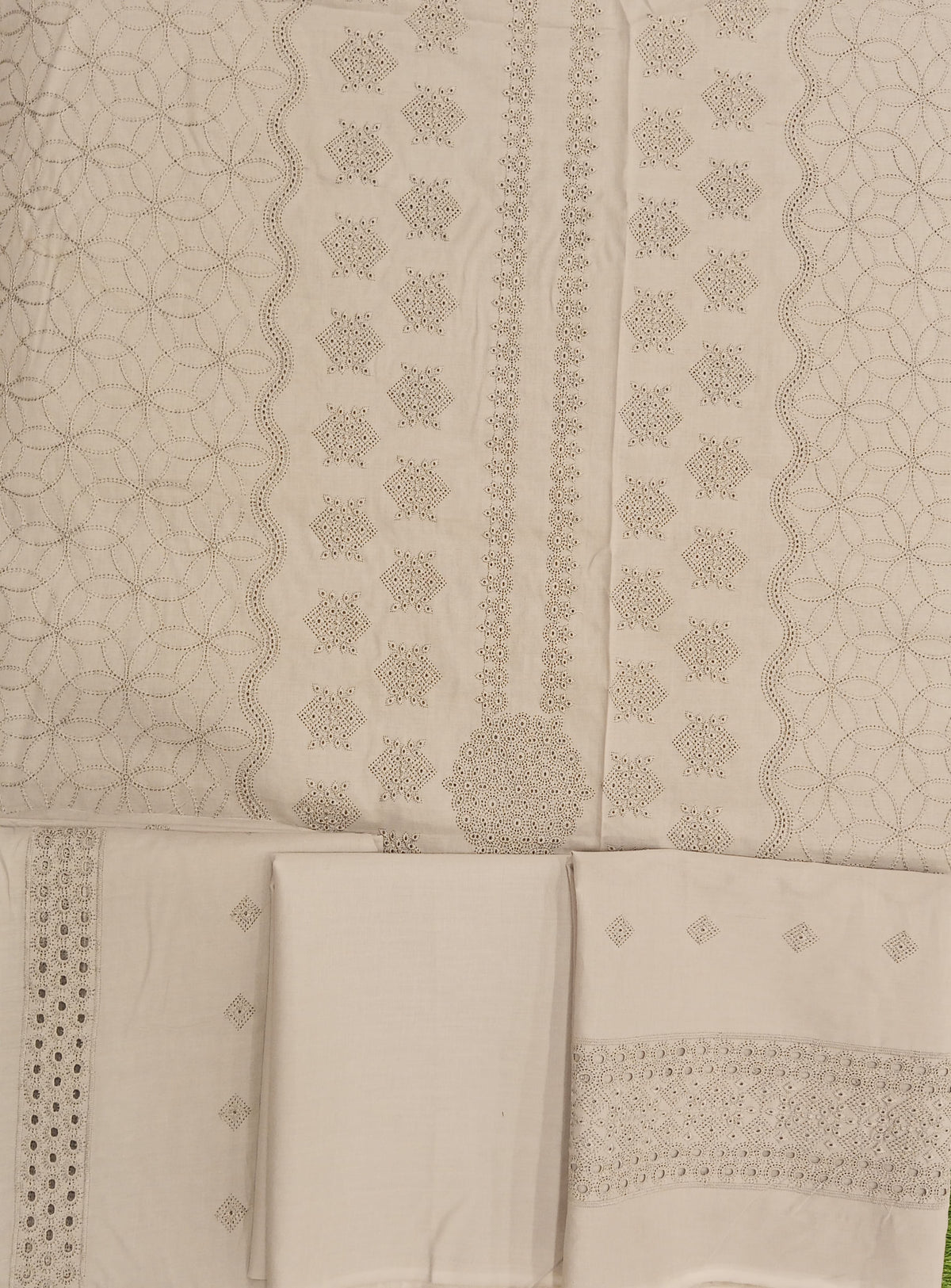 Zam Zam Emb Chikankari Lawn D07